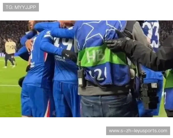 切尔西边路战术演练：由边后卫发起的纵深传球被广泛练习