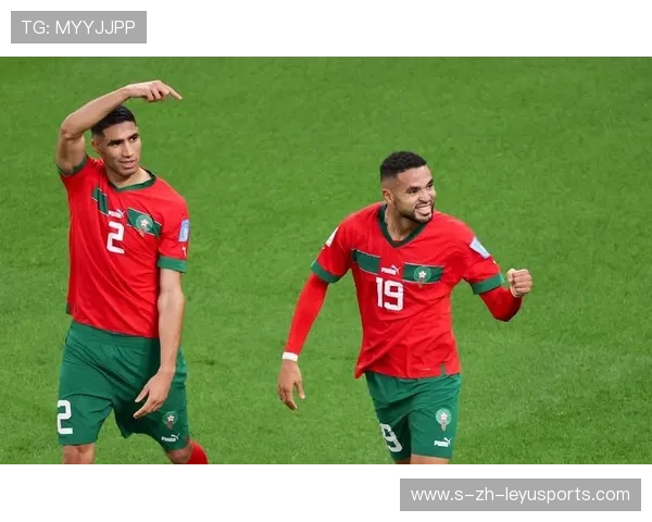 塞维利亚—恩内斯里背身拿球转身冷静推射 塞维利亚—恩内斯里背身拿球转身冷静推射